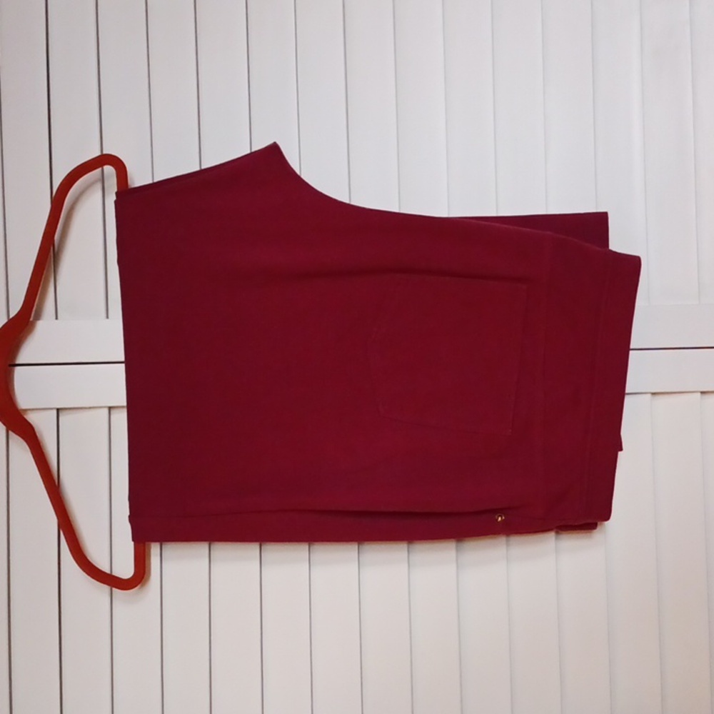 26WP Isaac Mizrahi Live! Icon Grace Petite Ponte Knit Pants in Burgundy